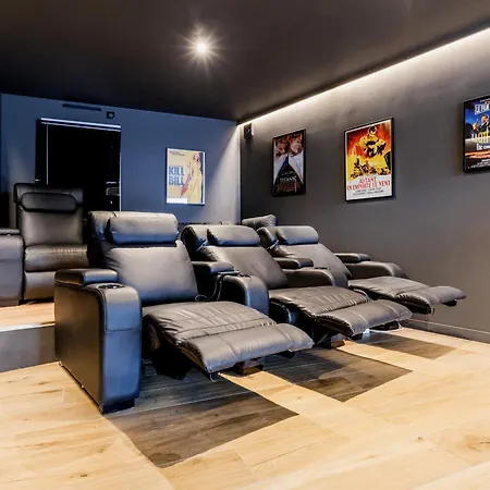 Hébergement de vacances D'exception Avec Piscine, Et Salle De Cinema A 50m De La Plage, Capacite 14 Pers. - Fr-1-306-1275