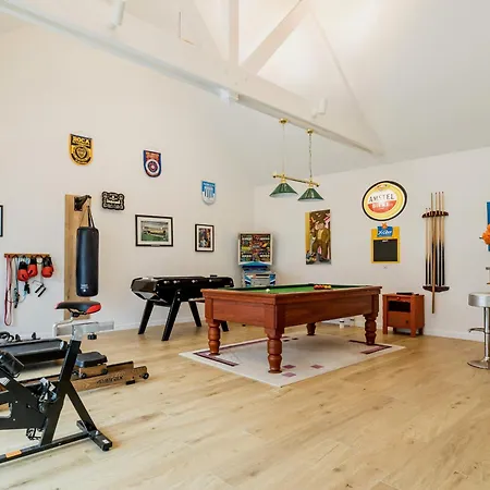 Hébergement de vacances D'exception Avec Piscine, Et Salle De Cinéma à 50m De La Plage, Capacité 14 Pers. - Fr-1-306-1275